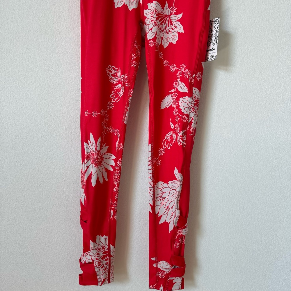 Free People Movement Tropical Floral Print Red Prairie Leggings Ankle Cutout XS - Picture 5 of 17